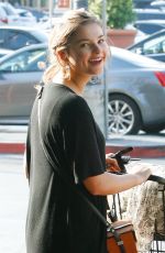 STEFANIE SCOTT Shopping at Ralphs Grocery Store in Studio City