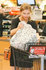 STEFANIE SCOTT Shopping at Ralphs Grocery Store in Studio City