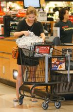 STEFANIE SCOTT Shopping at Ralphs Grocery Store in Studio City