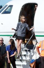 TAYLOR SWIFT Arrives in Hawaii