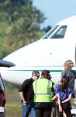 TAYLOR SWIFT Arrives in Hawaii