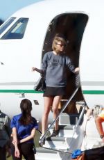 TAYLOR SWIFT Arrives in Hawaii