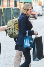 TAYLOR SWIFT Back to Her Apartment in New York 1601