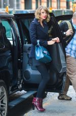 TAYLOR SWIFT Back to Her Apartment in New York 1601