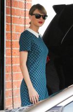 TAYLOR SWIFT Heading to a Dance Studio in Los Angeles