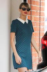 TAYLOR SWIFT Heading to a Dance Studio in Los Angeles