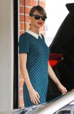 TAYLOR SWIFT Heading to a Dance Studio in Los Angeles