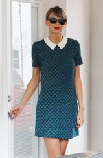 TAYLOR SWIFT Heading to a Dance Studio in Los Angeles