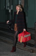 TAYLOR SWIFT Leaves Her New York