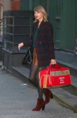 TAYLOR SWIFT Leaves Her New York