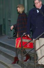 TAYLOR SWIFT Leaves Her New York
