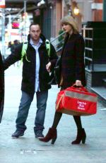 TAYLOR SWIFT Leaves Her New York