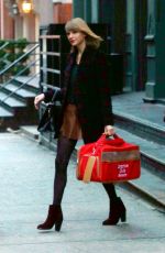 TAYLOR SWIFT Leaves Her New York