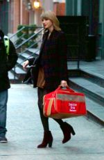 TAYLOR SWIFT Leaves Her New York