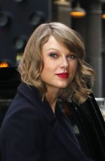 TAYLOR SWIFT Out and About in New York 1601