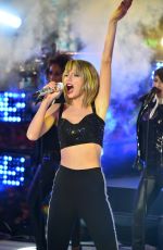 TAYLOR SWIFT Performs at New Year