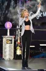 TAYLOR SWIFT Performs at New Year