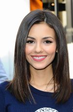 VICTORIA JUSTICE on The Set of Extra 0801