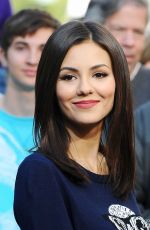 VICTORIA JUSTICE on The Set of Extra 0801