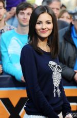 VICTORIA JUSTICE on The Set of Extra 0801