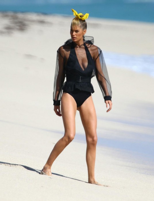 DOUTZEN KROS on the Set of Photoshoot in Miami DOUTZEN KROS at a Photoshoot in Miami