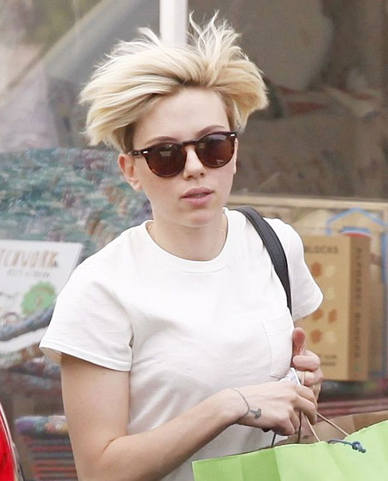 Scarlett Johansson With Very Short Blonde Hair Out Shopping In