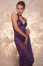 ANGELINA JOLIE - Swimsuits Modeling Photos from 1991