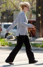 BRITNEY SPEARS Arrives at a Dance Studio in Westlake Village 0302