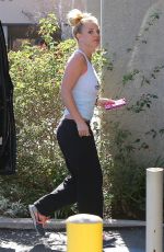 BRITNEY SPEARS at Dance Studio in Thousand Oaks 2402
