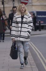 FEARNE COTTON Out and About in London 0602