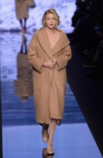 GIGI HADID at Max Mara Fashion Show in Milan
