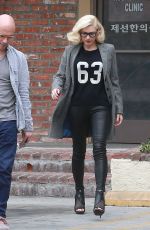 GWEN STEFANI Arrives at an Acupuncture Clinic in Los Angeles