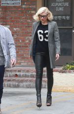 GWEN STEFANI Arrives at an Acupuncture Clinic in Los Angeles
