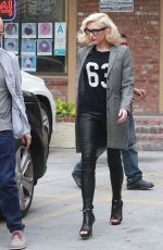GWEN STEFANI Arrives at an Acupuncture Clinic in Los Angeles