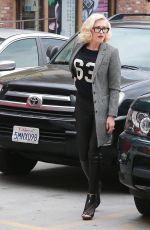 GWEN STEFANI Arrives at an Acupuncture Clinic in Los Angeles