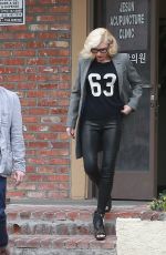 GWEN STEFANI Arrives at an Acupuncture Clinic in Los Angeles