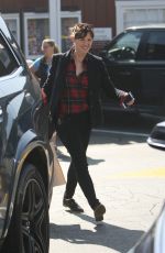 JENNFER GARNER Out Shopping in Brentwood 0502