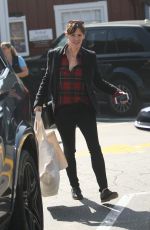 JENNFER GARNER Out Shopping in Brentwood 0502