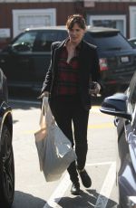 JENNFER GARNER Out Shopping in Brentwood 0502