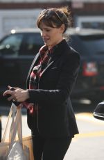 JENNFER GARNER Out Shopping in Brentwood 0502