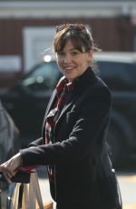 JENNFER GARNER Out Shopping in Brentwood 0502