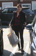 JENNFER GARNER Out Shopping in Brentwood 0502