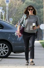 JENNIFER GARNER Out and About in Los Angeles 0302