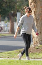 JENNIFER GARNER Out and About in Los Angeles 2602