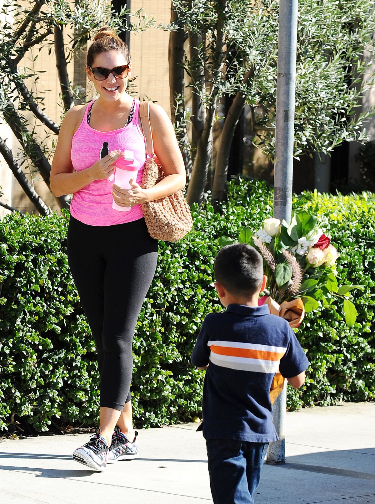 KELLY BROOK Gets Flowers from a Boy Out in Los Angeles KELLY BROOK Gets Flowers from a Boy Out in Los Angeles