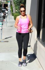 KELLY BROOK Gets Flowers from a Boy Out in Los Angeles