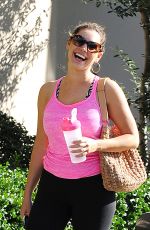 KELLY BROOK Gets Flowers from a Boy Out in Los Angeles