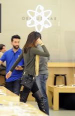 KENDALL JENNER Shopping in Milan
