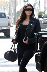 KIM KARDASHIAN Arrives at Il Pastaio Restuarant in Beverly Hills