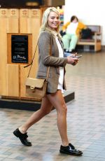 MARGOT ROBBIE Arrives at Albuquerque International Sunport